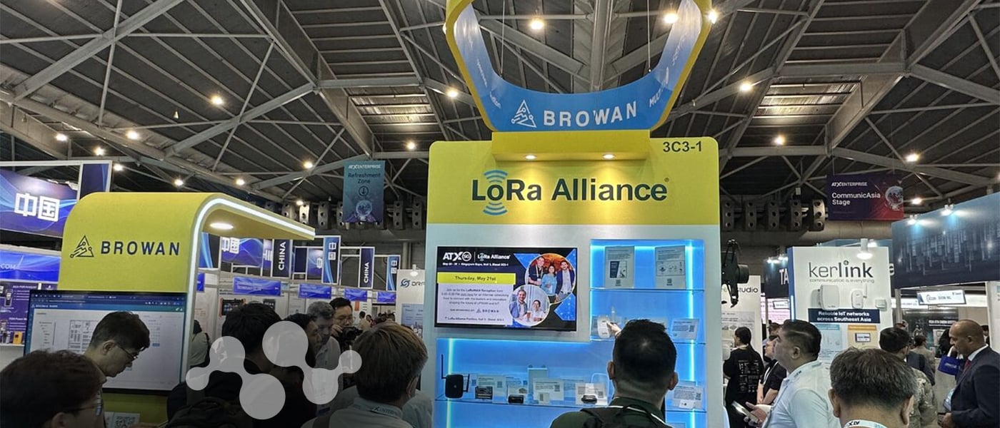 シンガポールで開催されたATxSG 2026のLoRa Allianceブース。展示フロアはパートナー企業の展示や来場者で囲まれています。
